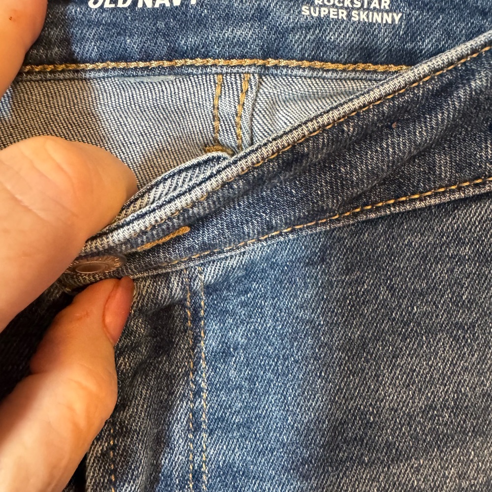 OLD NAVY Women's mid rise super skinny jeans. Size: 18    #2 - Picture 4 of 6